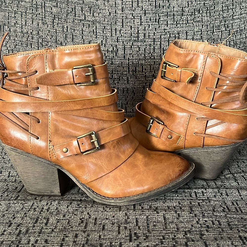 Pop women’s ankle boot size 7.5 Color copper brown never worn no tags 3in heel